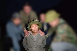 Đối tượng Nông Văn Thực bị lực lượng công an huyện Nguyên Bình bắt giữ. (Ảnh: TTXVN phát)