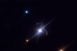Rocket được phóng từ Iran xuống căn cứ quân sự Mỹ ở Ein-al Asad, Iraq. (Nguồn: AFP/TTXVN) 
