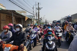 Người dân TP.HCM đối diện với đợt nắng nóng gay gắt trên diện rộng