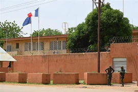 Đại sứ quán Pháp ở Niamey, ngày 27/8/2023. (Ảnh: AFP/TTXVN)