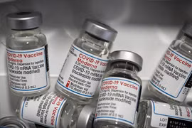 Vaccine ngừa COVID-19 của Moderna. (Ảnh: AFP/TXVN) 