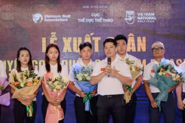 Huấn luyện viên trưởng Nguyễn Thái Dương phát biểu tại Lễ Xuất quân. (Nguồn: Golfnews)