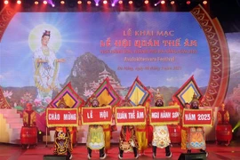 Biểu diễn nghệ thuật tại Lễ hội Quán Thế Âm Ngũ Hành Sơn. (Ảnh: Trần Lê Lâm/TTXVN)