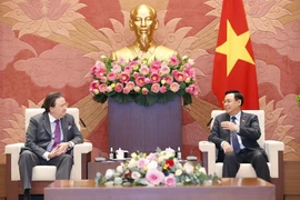 Chủ tịch Quốc hội Vương Đình Huệ tiếp Đại sứ Hoa Kỳ tại Việt Nam Marc E. Knapper. (Ảnh: Doãn Tấn/TTXVN) 