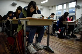 CSAT là kỳ thi quan trọng tại Hàn Quốc vì kết quả thi sẽ là căn cứ để các học sinh chọn trường đại học hoặc cao đẳng và mở ra con đường cho sự nghiệp trong tương lai.