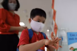 Học sinh đi học, Hà Nội tăng cường kiểm soát y tế, an toàn thực phẩm