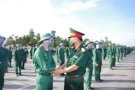 Lễ xuất quân tại Sư đoàn 5 giúp Thành phố Hồ Chí Minh chống dịch. (Ảnh: Lê Đức Hoảnh/TTXVN) 