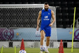 Cầu thủ Karim Benzema của đội tuyển Pháp trong buổi tập luyện tại sân vận động Jassim-bin-Hamad ở Doha, Qatar ngày 17/11/2022. (Ảnh: AFP/TTXVN) 