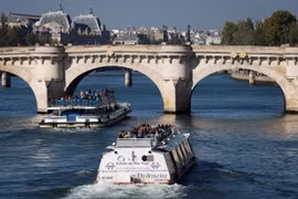 Lễ khai mạc Olympic Paris sẽ được tổ chức trên sông Seine. (Nguồn: AFP/TTXVN)