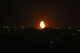 Sửng sốt cảnh rocket bay như mưa sao băng từ đất Palestine vào Israel