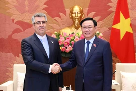 Sáng 25/7/2023, tại Hà Nội, Chủ tịch Quốc hội Vương Đình Huệ tiếp Đại sứ Iran tại Việt Nam Ali Akbar Nazari. (Ảnh: An Đăng/TTXVN)