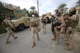 Binh sỹ Quân đội Iraq tham gia chiến dịch truy quét phiến quân IS. (Ảnh: AFP/TTXVN)
