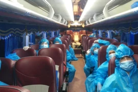 Sử dụng xe khách đáp ứng đủ các điều kiện bắt buộc về phòng chống dịch để vận chuyển người bệnh COVID-19 không có triệu chứng hoặc triệu chứng nhẹ. (Nguồn: Sở Y tế Thành phố Hồ Chí Minh) 