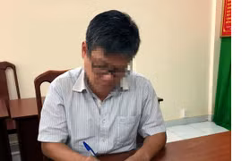 Nguyễn Duy Thức tại Cơ quan Cảnh sát điều tra, Công an Thành phố Hồ Chí Minh. (Ảnh: TTXVN phát)