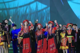 Màn biểu diễn nghệ thuật tại Đêm hội Thành Tuyên năm 2023. (Ảnh: Thống Nhất/TTXVN)