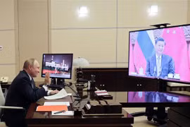 Tổng thống Nga Vladimir Putin tại cuộc gặp trực tuyến với Chủ tịch Trung Quốc Tập Cận Bình ngày 15/12/2021. (Ảnh: AFP/TTXVN) 