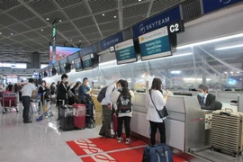​Quầy của Vietnam Airlines ở sân bay Narita. (Ảnh: Đào Thanh Tùng/TTXVN) 