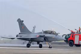 Máy bay Rafale của Pháp tại lễ bàn giao cho Không quân Ấn Độ ở Căn cứ Không quân Ambala ngày 10/9/2020. (Nguồn: AFP/TTXVN) 