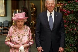 Nữ hoàng Elizabeth II và Tổng thống Mỹ Joe Biden. (Nguồn: Reuters) 