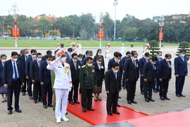 Thủ tướng Lào Phankham Viphavanh vào Lăng viếng Chủ tịch Hồ Chí Minh