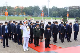 Thủ tướng Lào Phankham Viphavanh vào Lăng viếng Chủ tịch Hồ Chí Minh