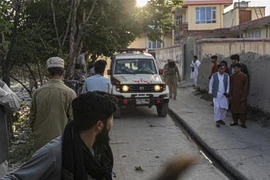 Xe cứu thương tại hiện trường một vụ đánh bom ở Kabul. (Ảnh: AFP/TTXVN) 