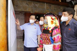 Chủ tịch Quốc hội Vương Đình Huệ kiểm tra công tác bầu cử tại Hà Giang