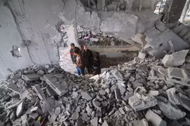 Tòa nhà bị phá hủy sau cuộc không kích của Israel xuống Rafah, Dải Gaza, ngày 22/3/2024. (Ảnh: THX/TTXVN)