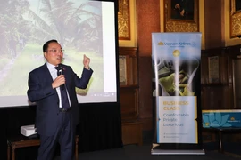 Đại sứ Việt Nam tại Anh Nguyễn Hoàng Long phát biểu tại sự kiện. (Nguồn: Vân Hải/Vietnam+) 