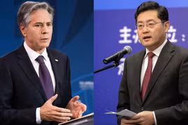 Ngoại trưởng Mỹ Antony Blinken (trái) và người đồng cấp Trung Quốc Tần Cương. (Nguồn: AFP)