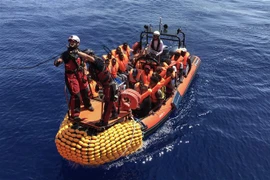 Người di cư được cứu trên Địa Trung Hải ngày 12/8/2019. (Nguồn: AFP/TTXVN) 