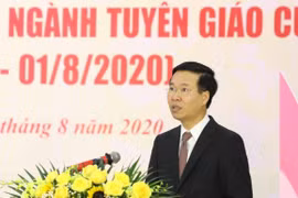 Trưởng Ban Tuyên giáo Trung ương Võ Văn Thưởng đọc diễn văn kỷ niệm. (Ảnh: Văn Điệp/TTXVN)