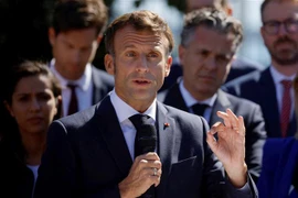 Tổng thống Pháp Emmanuel Macron (giữa). (Ảnh: AFP/TTXVN) 