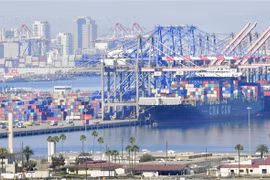 Quang cảnh cảng hàng hóa Long Beach ở California, Mỹ. (Ảnh: AFP/TTXVN)
