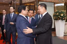 Thủ tướng Phạm Minh Chính tiễn Thủ tướng Vương quốc Campuchia Samdech Moha Bovor Thipadei Hun Manet kết thúc chuyến thăm chính thức Việt Nam. (Ảnh: Dương Giang/TTXVN)