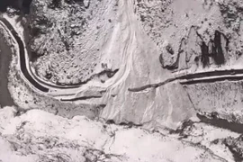 Vỡ sông băng dẫn tới lở tuyết tại khu vực thuộc bang Uttarakhand, miền Bắc Ấn Độ. (Nguồn: ndtv.com) 