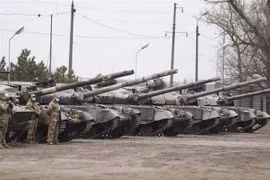 Lực lượng phòng vệ quốc gia Ukraine tham gia cuộc tập trận gần cảng biển Azov, ngày 19/4/2021. (Ảnh: AFP/TTXVN) 