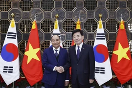 Chủ tịch nước Nguyễn Xuân Phúc hội kiến Chủ tịch Quốc hội Hàn Quốc Kim Jin-pyo. (Ảnh: Thống Nhất/TTXVN) 