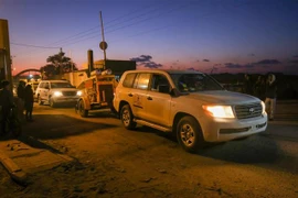 Xe cộ qua cửa khẩu Kerem Shalom ở biên giới Dải Gaza - Israel ngày 17/12/2019. (Nguồn: AFP/TTXVN) 