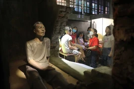 Đông đảo du khách tìm đến địa chỉ đỏ 'Hỏa Lò' trong ngày Tết Độc lập