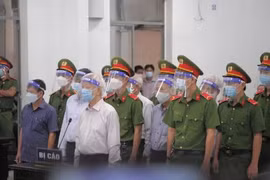 Các bị cáo tại phiên xét xử. (Nguồn: nld.com.vn) 