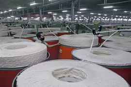 Ngành dệt của tỉnh tăng trưởng 6,85% nhờ các doanh nghiệp có hợp đồng dài hạn. (Ảnh minh họa: Trần Việt/TTXVN) 