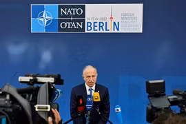 Phó Tổng Thư ký NATO Mircea Geoana. (Ảnh: AFP/TTXVN)