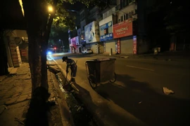 Hà Nội bảo đảm vệ sinh môi trường trong những ngày giãn cách xã hội