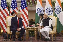 Thủ tướng Ấn Độ Narendra Modi (phải) có cuộc gặp với Tổng thống Mỹ Donald Trump. (Nguồn: THX/TTXVN) 