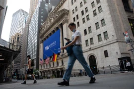 Quang cảnh bên ngoài Sàn Giao dịch Chứng khoán Mỹ ở New York. (Ảnh: THX/TTXVN)