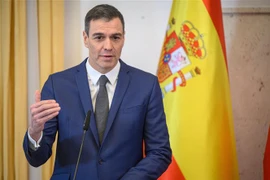 Thủ tướng Tây Ban Nha Pedro Sanchez phát biểu tại Brdo Castle, ngày 17/2/2023. (Ảnh: AFP/TTXVN)