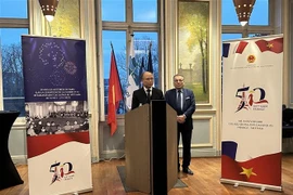 Đại sứ Việt Nam tại Pháp Đinh Toàn Thắng phát biểu trong lễ kỷ niệm. (Ảnh: Nguyễn Thu Hà/TTXVN)