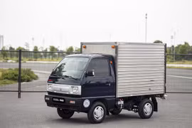 Trong bối cảnh giá xăng giảm thấp hơn giá dầu, xe tải Suzuki càng đem đến nhiều lợi thế về chi phí nhiên liệu. (Nguồn: Vietnam+) 