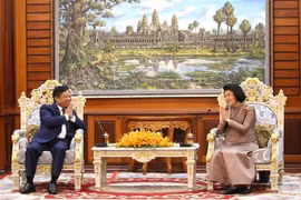 Chủ tịch Quốc hội Vương quốc Campuchia Khuon Sudary tiếp Đại sứ Nguyễn Huy Tăng. (Ảnh: Huỳnh Thảo/TTXVN)